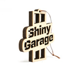 SHINY GARAGE WOODY HOLZANHÄNGER 70X85MM